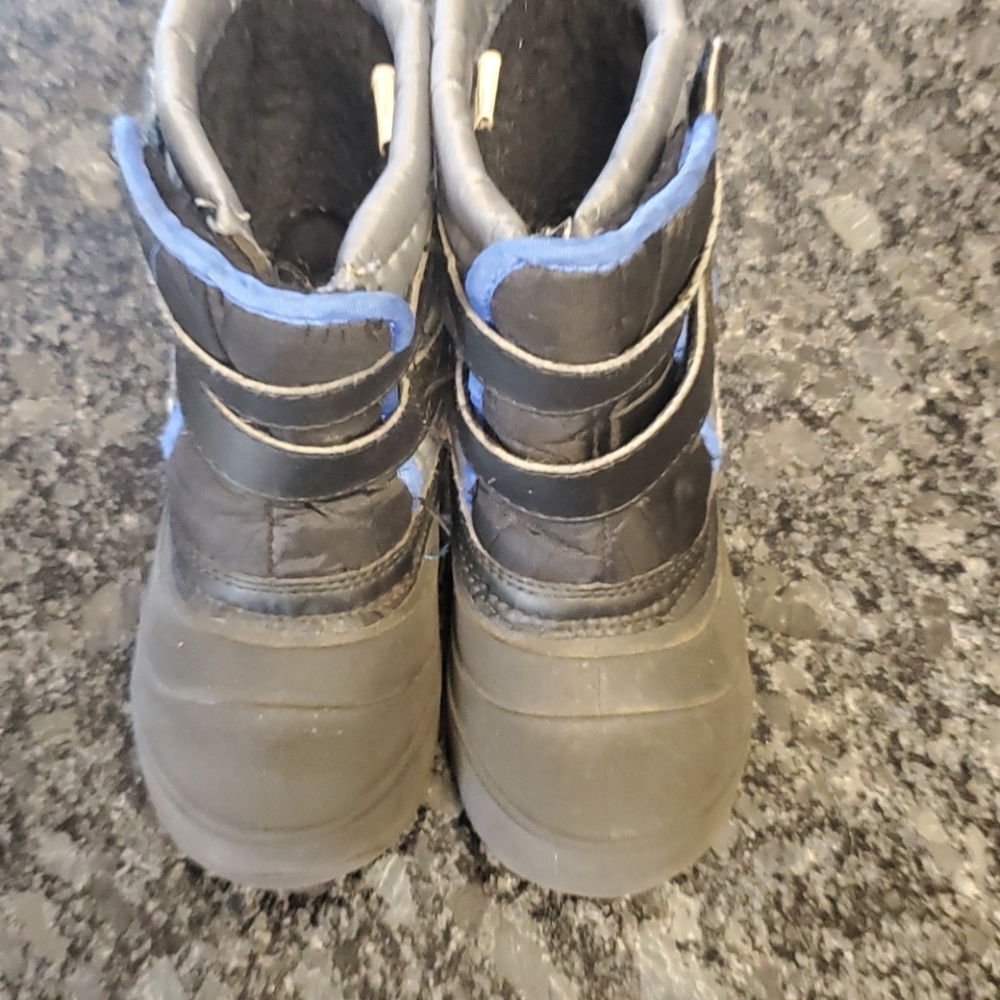 Snow boots